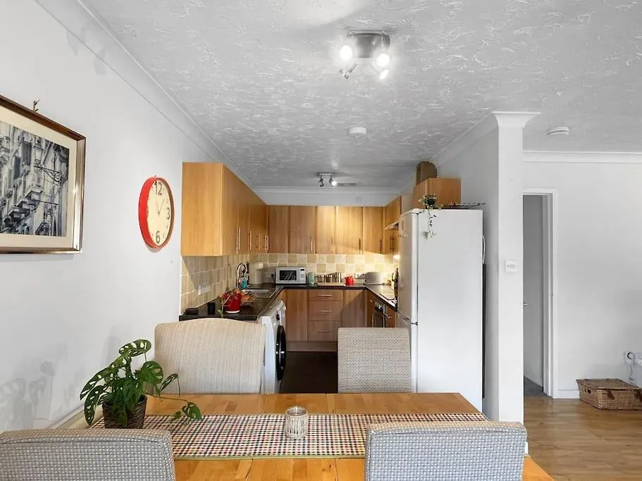 Spacious 2-Bedroom Ground Floor Flat With Free Parking Cambridge